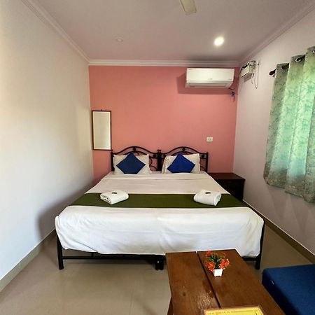Casa Somanjo Inn Calangute Bagian luar foto
