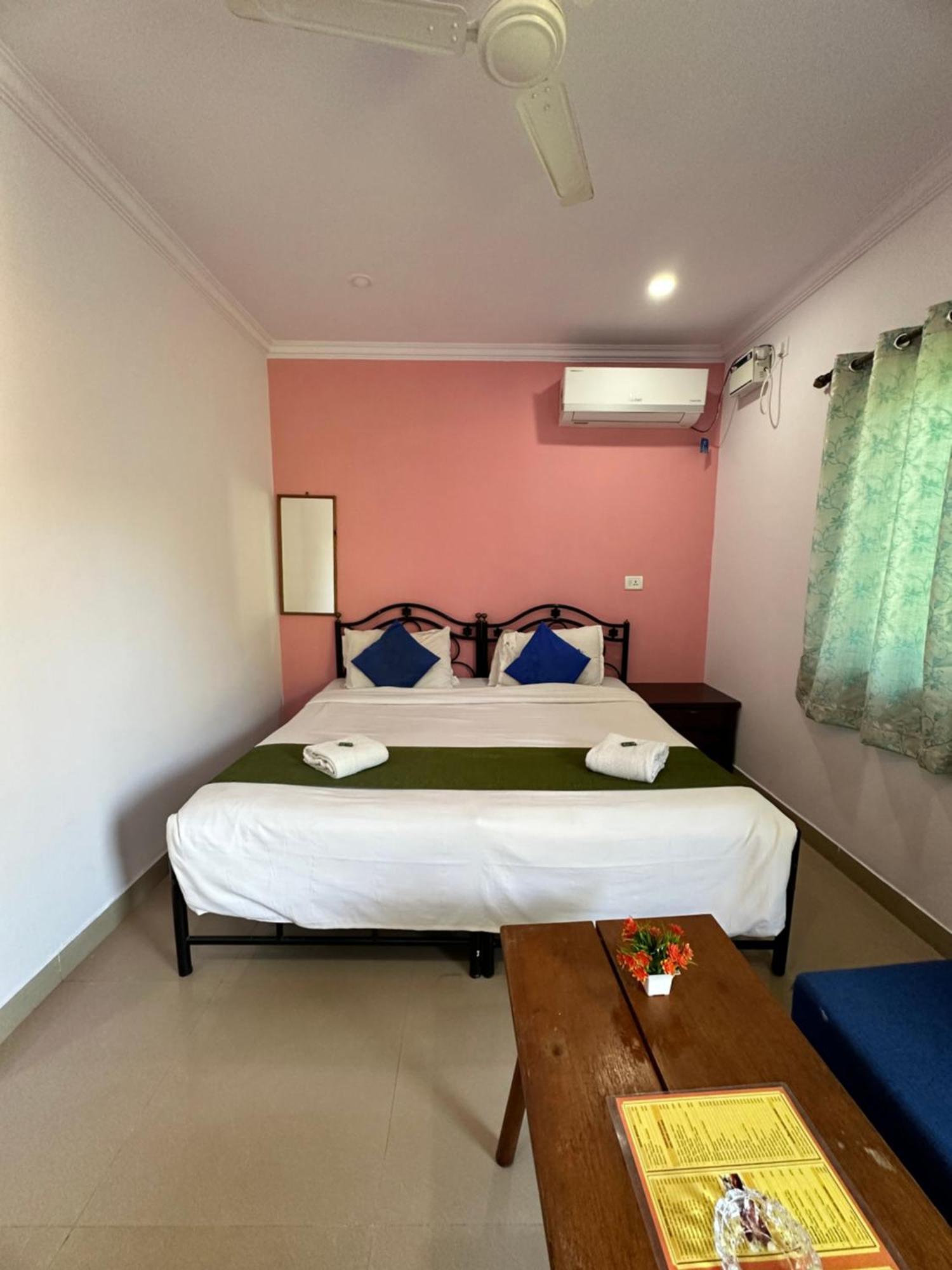 Casa Somanjo Inn Calangute Bagian luar foto